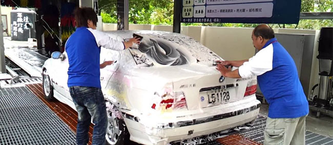 Automatic car washing machine is a good way to solve the problem of car washing